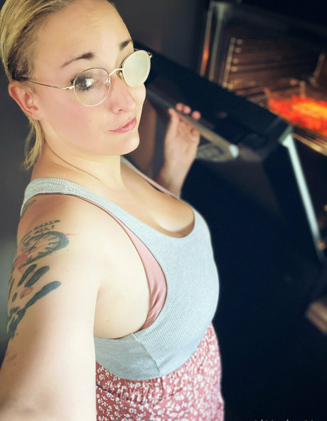 肉厚熟女オンリーファンズ 無料エロ 画像