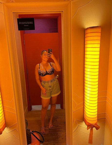 Hayley Alexis 美しいスター 写真