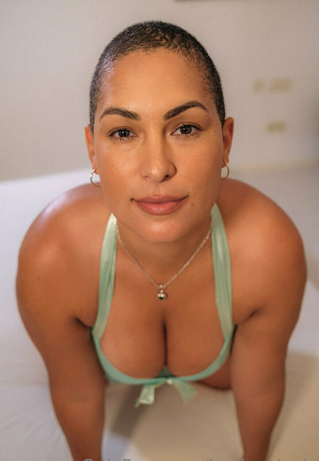 Hayley Alexis ポルノモデル 画像