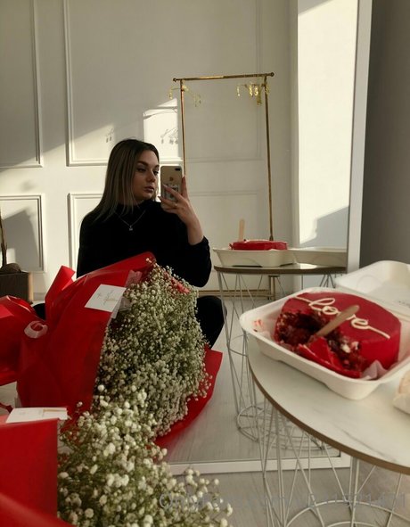 シャワー3P オンリーファンズ ホットポルノ 画像