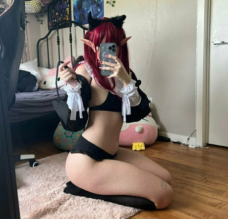 ぽっちゃりブルネットオンリーファンズ セクシーヌード 写真