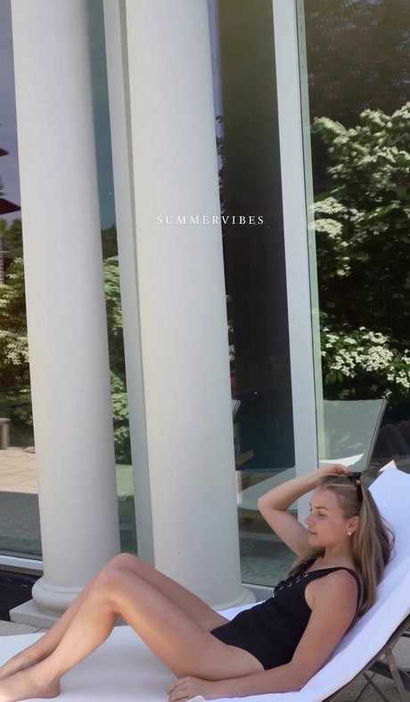 裸ヨガオンリーファンズ セクシーヌード 画像