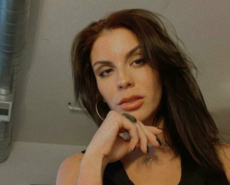 ベビーシッターオンリーファンズ 美しいヌード 画像