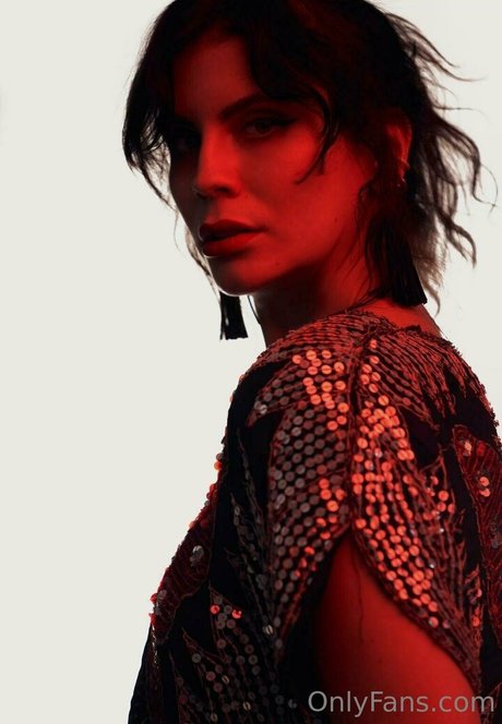 巨乳カップルオンリーファンズ ホットヌード 画像