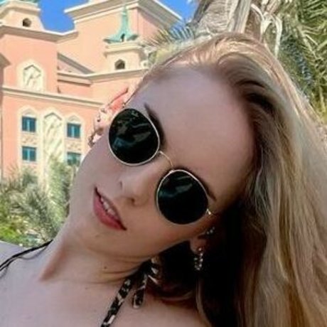 Oksana Neveselaya セックスモデル アーカイブ