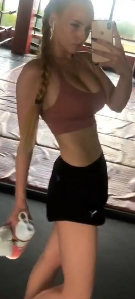 Oksana Neveselaya トップモデル 写真