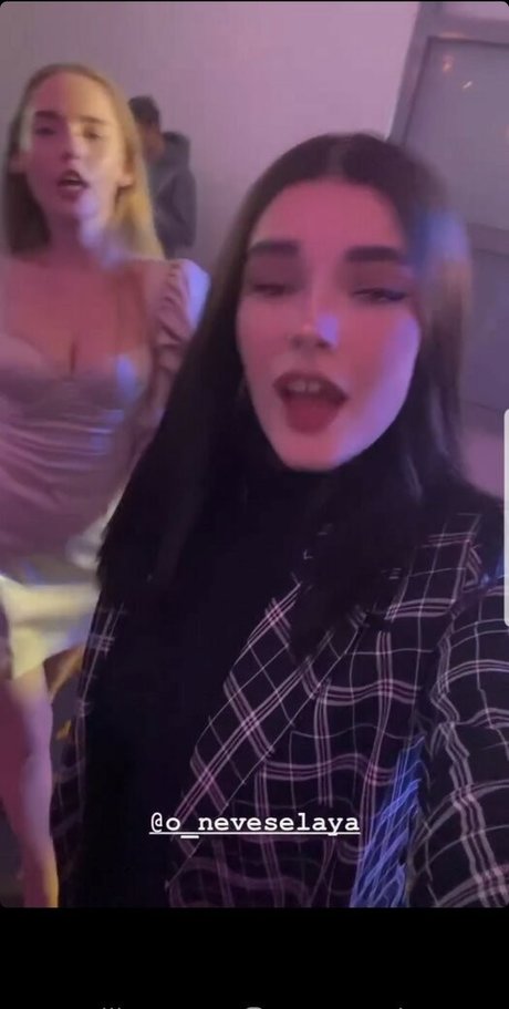 Oksana Neveselaya 美しいスター ギャラリー