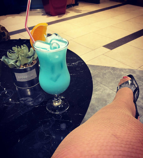 足 熟女 オンリーファンズ えろた アーカイブ