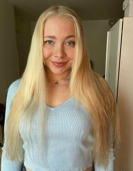 ビキニプリンセスオンリーファンズ 無料ヌード 写真