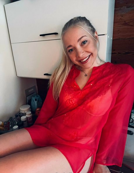 alora free ポルノスター ヌード 写真