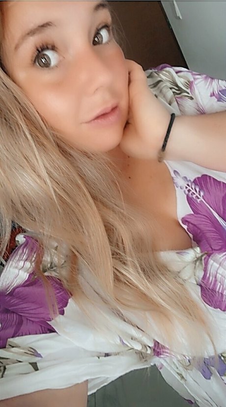 ティーンレズビアンオンリーファンズ トップ 画像