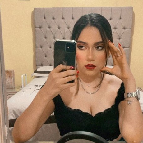 Valeria Alcala 完璧なスター 写真