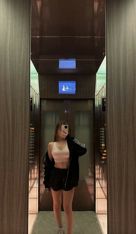 Annxhy エロティック女優 写真