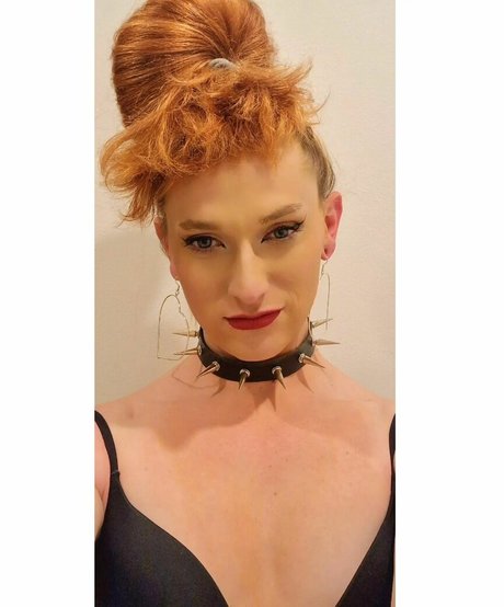 ヌード熟女オンリーファンズ ヌード ギャラリー