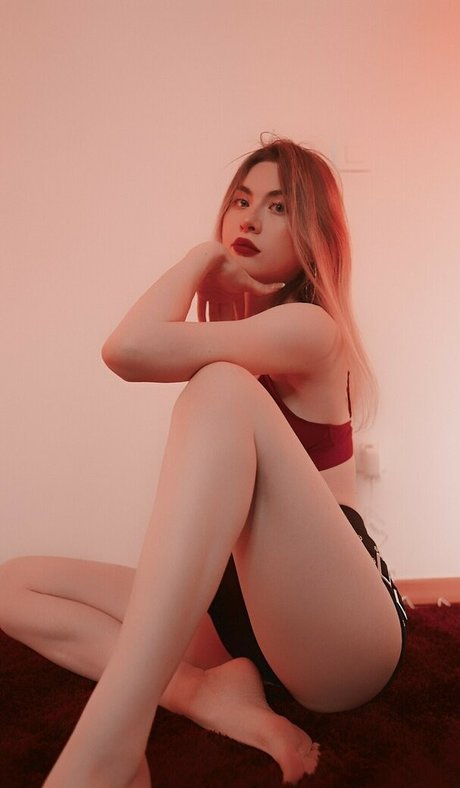 ASMR Onuri かわいいモデル 写真