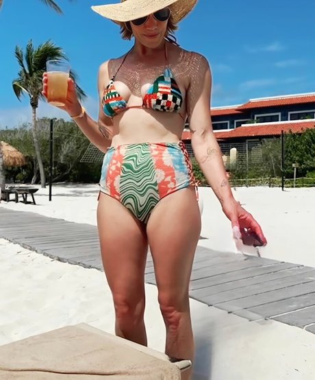 オイルを塗った巨乳オンリーファンズ 無料 ギャラリー