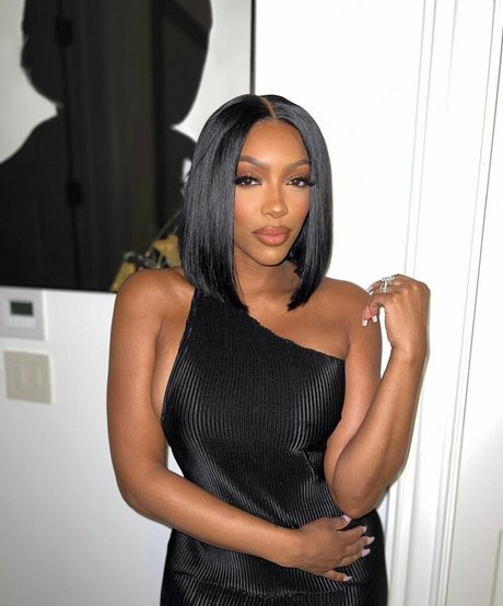 ブルネットのPOV オンリーファンズ セクシーヌード 画像