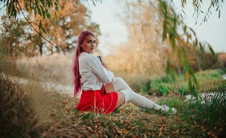 ニューハーフの乗馬オンリーファンズ ヌード 写真