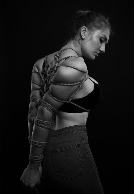 Lyllaangel ポルノスター パーフェクト 写真