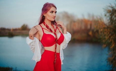 Lyllaangel ヌード女優 写真