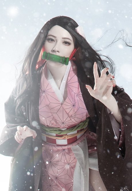 曲線美の女の子オンリーファンズ ポルノ 画像