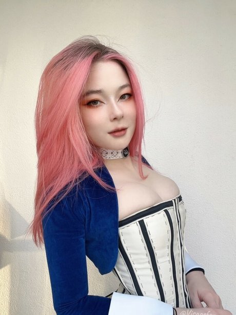 エモな痴女オンリーファンズ 美しいヌード 写真