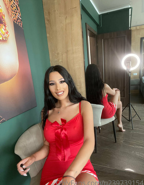 黒人ティーンオンリーファンズ ポルノ 画像