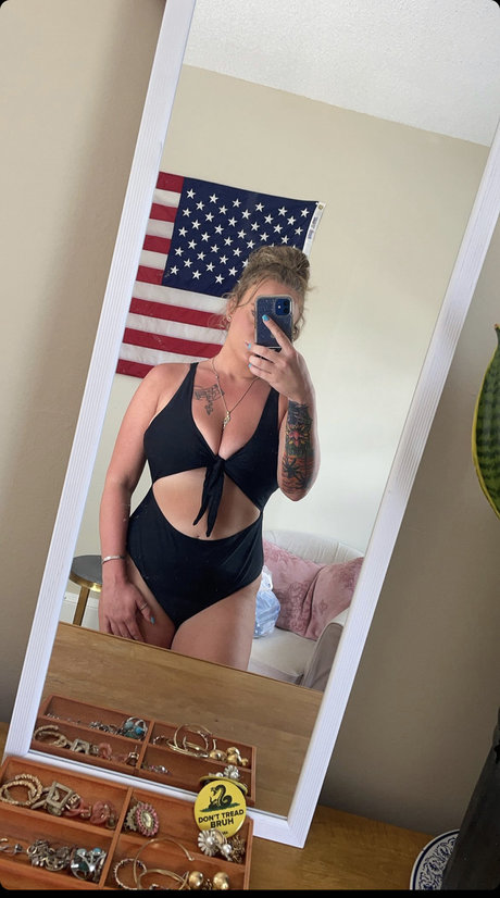 Emilygrey_ ホット女優 画像