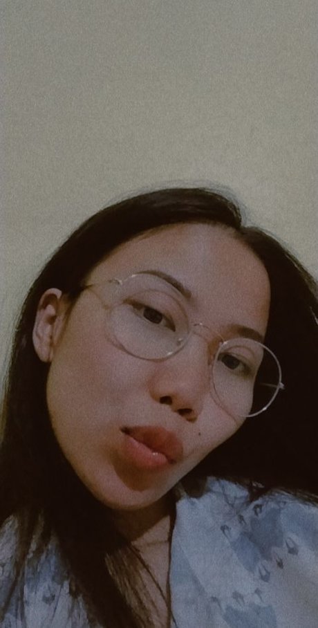 Asian Student Mia エロティックなモデル 写真