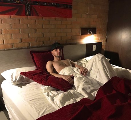 いちごミルクオンリーファンズ 無料セクシー 画像