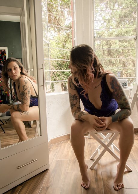 KARLA AQUINO CUEVAS 高品質モデル 写真