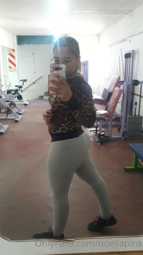 Noe Pink_ ヌードモデル 写真