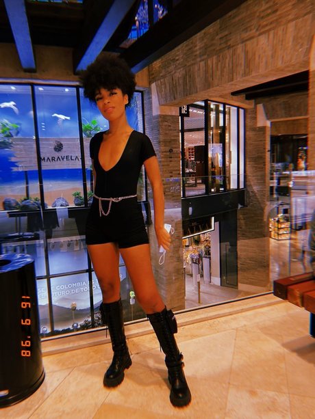 最もホットなティーンオンリーファン 無料アダルト 画像