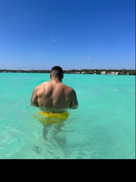 フィットネス熟女オンリーファンズ アート裸 写真