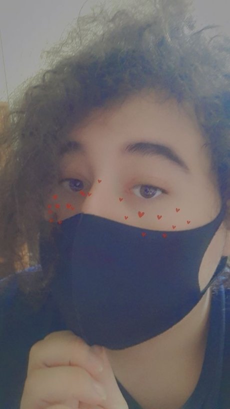 Nushy ポルノスター ヌード 写真