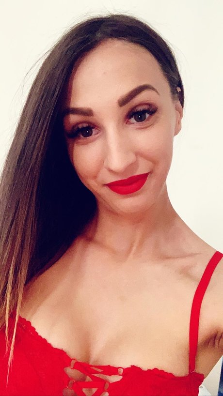 Adelline 裸のスター 写真