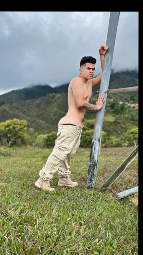 Alejandro Agudelo 可愛いモデル 写真