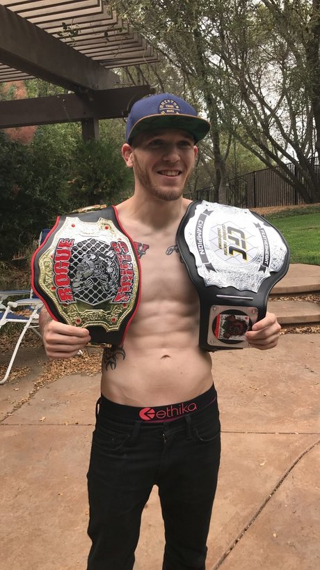 かわいいアナルオンリーファンズ ポルノ 写真