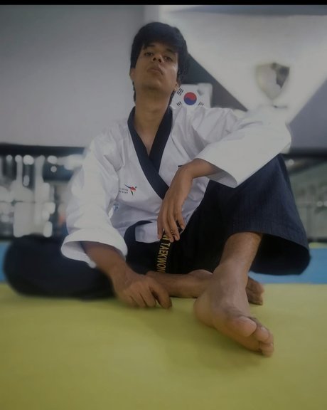 Adrian Taekwondo ヌードモデル 写真