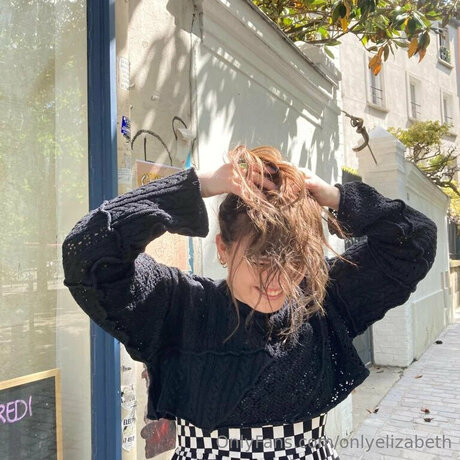 Peachy Eliza_ ポルノモデル 写真