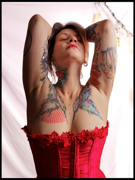 Zuzu Pebbles ホットなモデル 写真