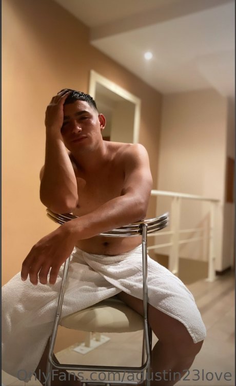 Agusss ポルノ女優 写真