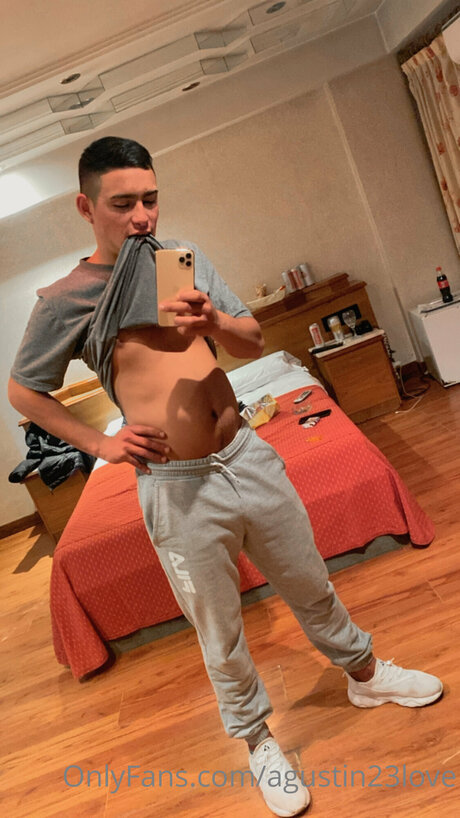 Agusss 裸のモデル ギャラリー