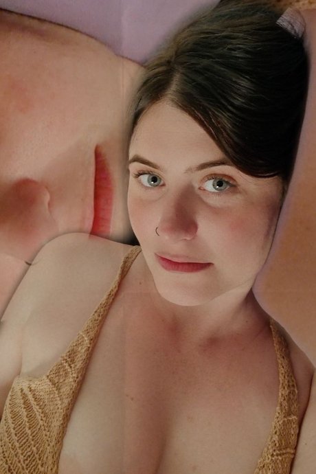 Oliva Klozoff 裸の女優 写真