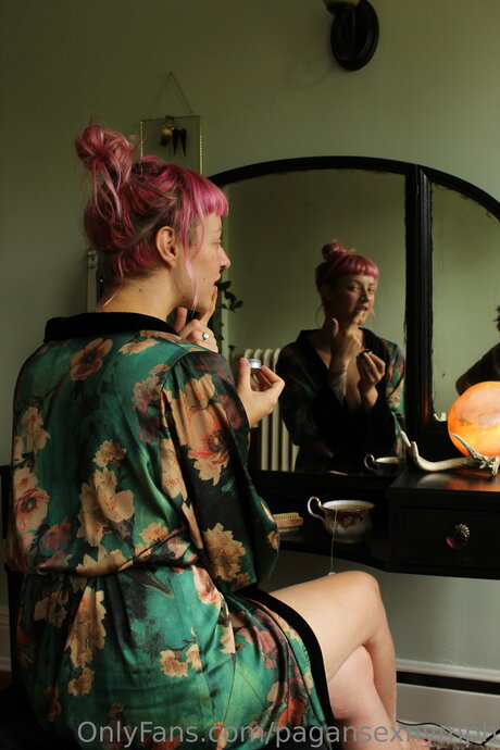 Kitten Nymph ホットスター 写真