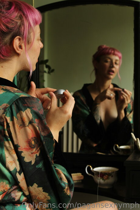 Kitten Nymph 美しい女優 写真