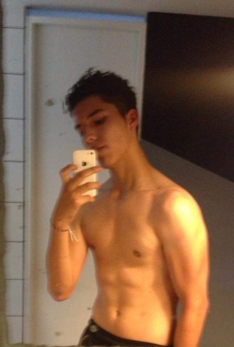 Ulkrich ヌードモデル 写真