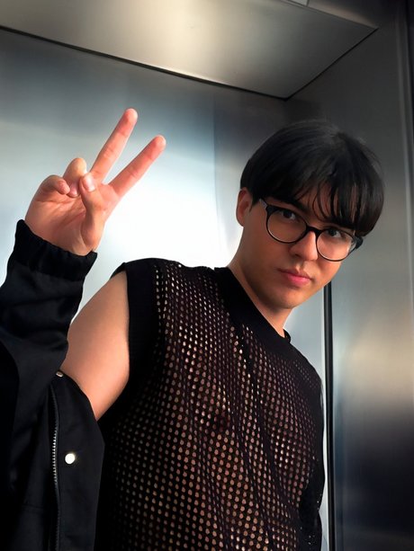 Onlyfans boy 裸のポルノスター 写真