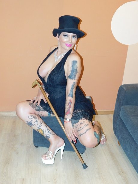 PERLA ROSANA LOPEZ 裸の女優 写真