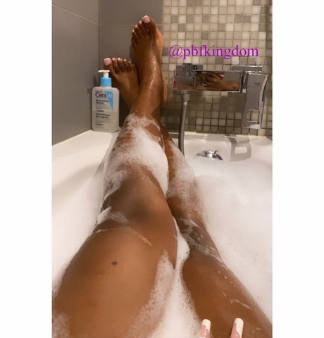 Pretty Black Feet ポルノスター 裸 画像